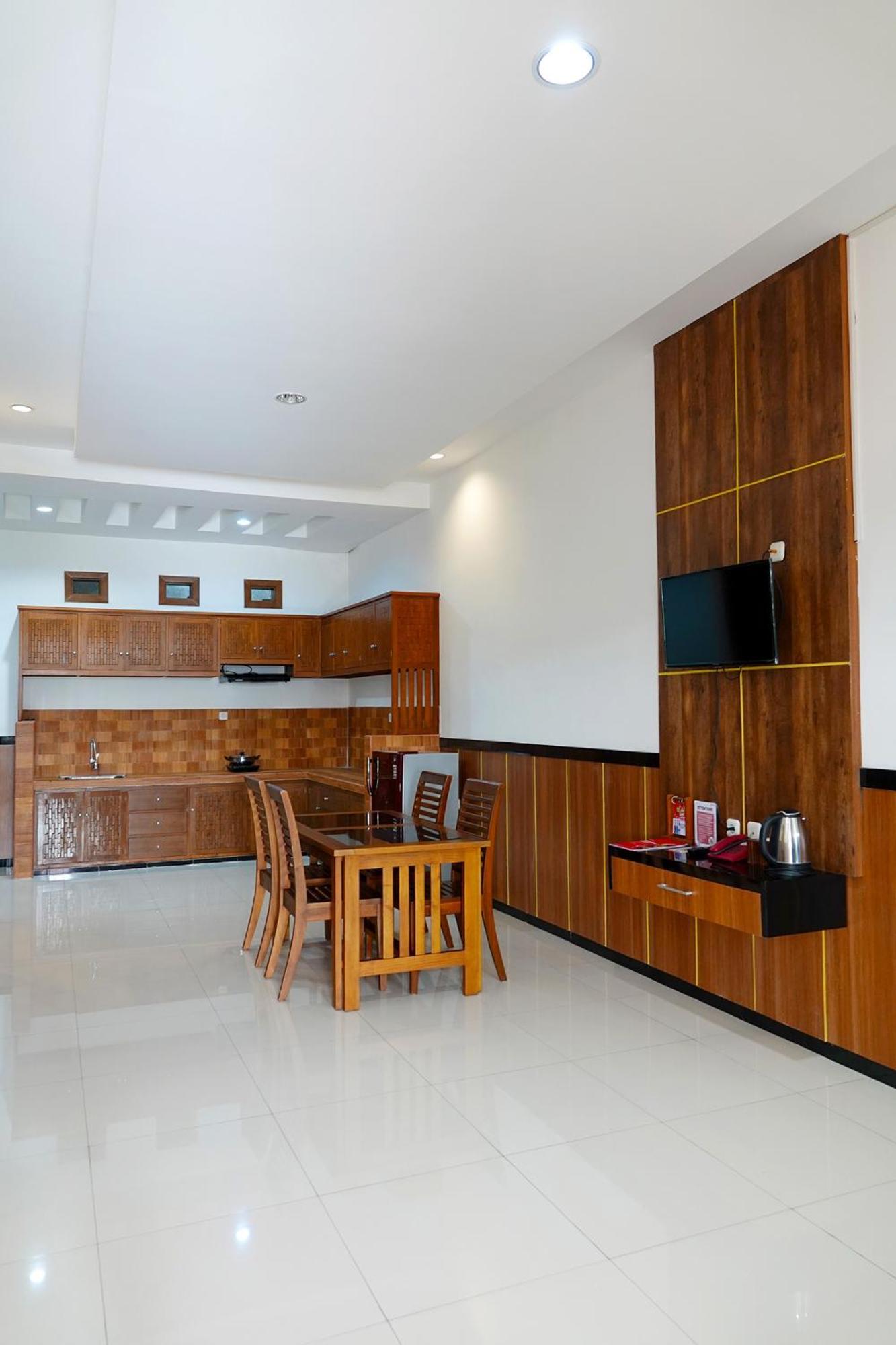 Baratha Hotel & Resto Bondowoso Ngoại thất bức ảnh