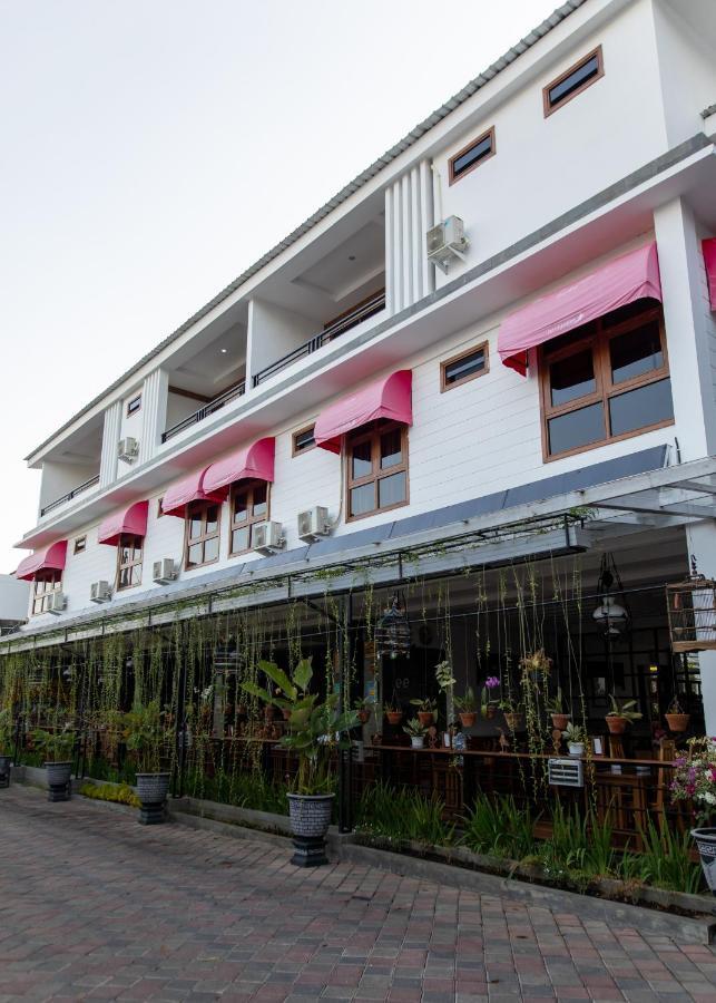 Baratha Hotel & Resto Bondowoso Ngoại thất bức ảnh