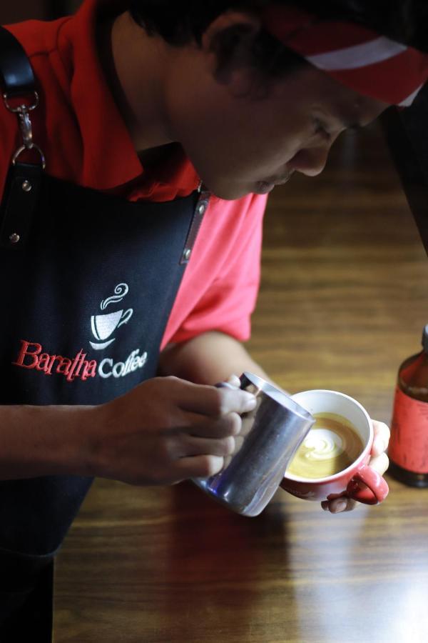 Baratha Hotel & Resto Bondowoso Ngoại thất bức ảnh