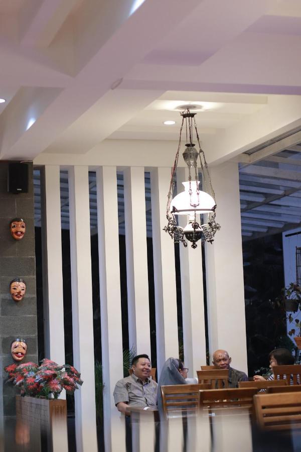 Baratha Hotel & Resto Bondowoso Ngoại thất bức ảnh